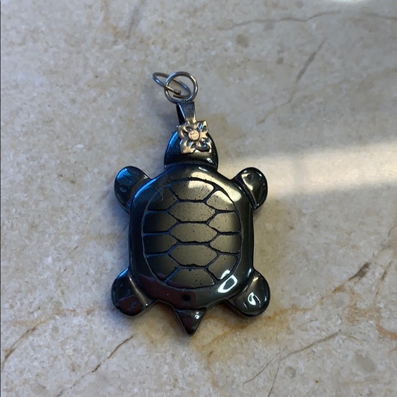 Hematite turtle pendant - Picture 2 of 2